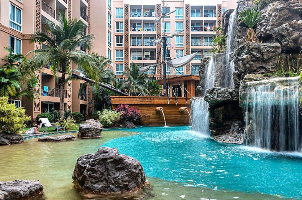 Atlantis Waterpark Apartment Jomtien Beach Exterior photo